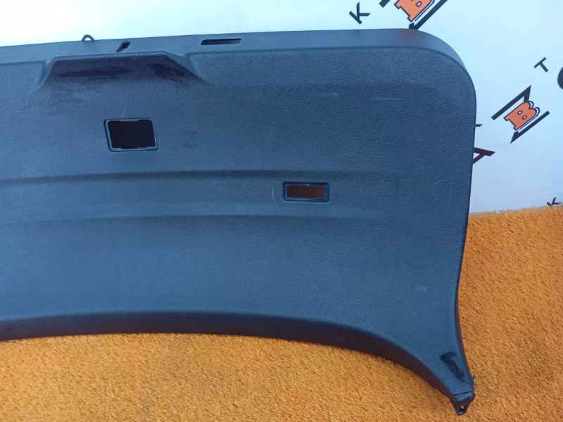 Обшивка двери багажника