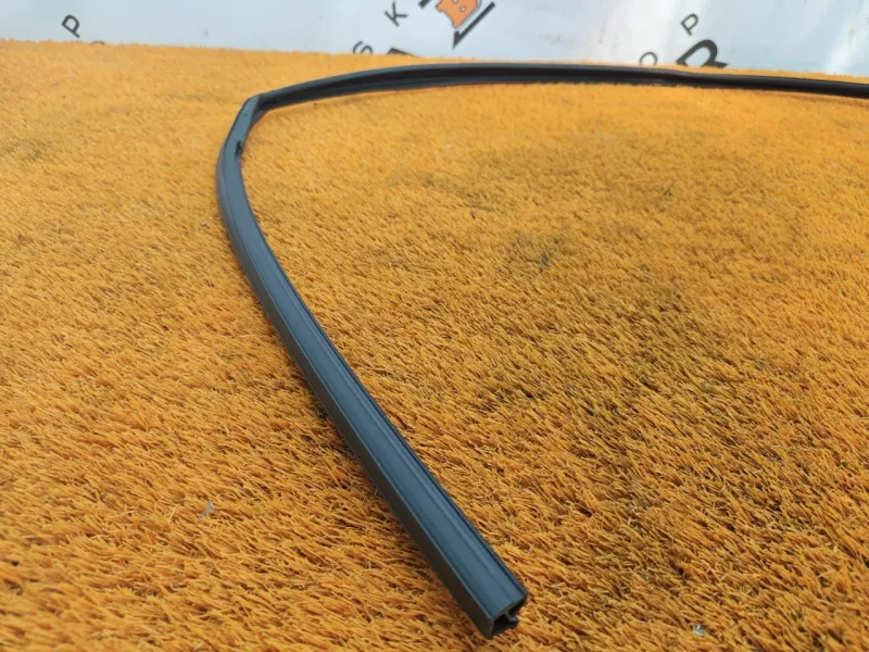 Уплотнитель стекла двери