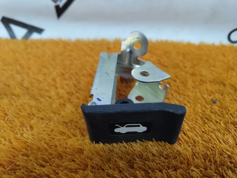 Ручка открывания капота