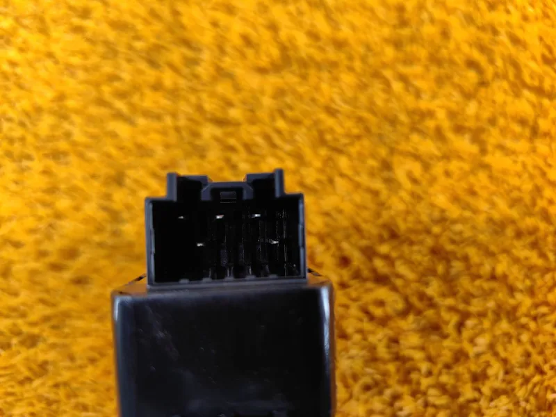 Кнопка стеклоподъемника