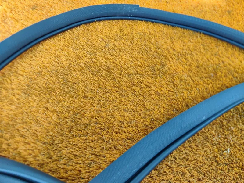 Уплотнитель проема двери