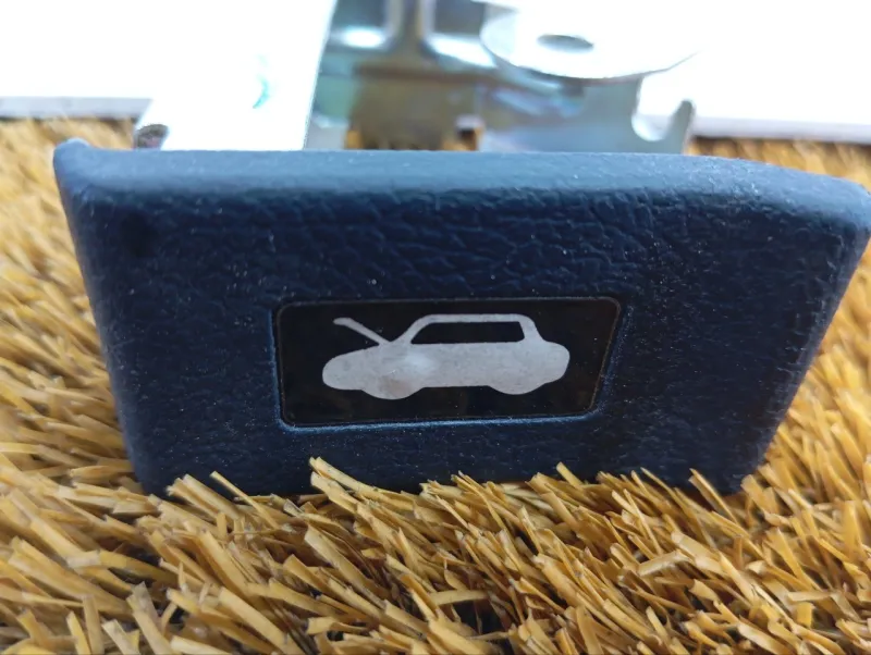 Ручка открывания капота