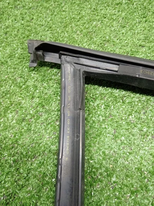 Уплотнитель стекла двери