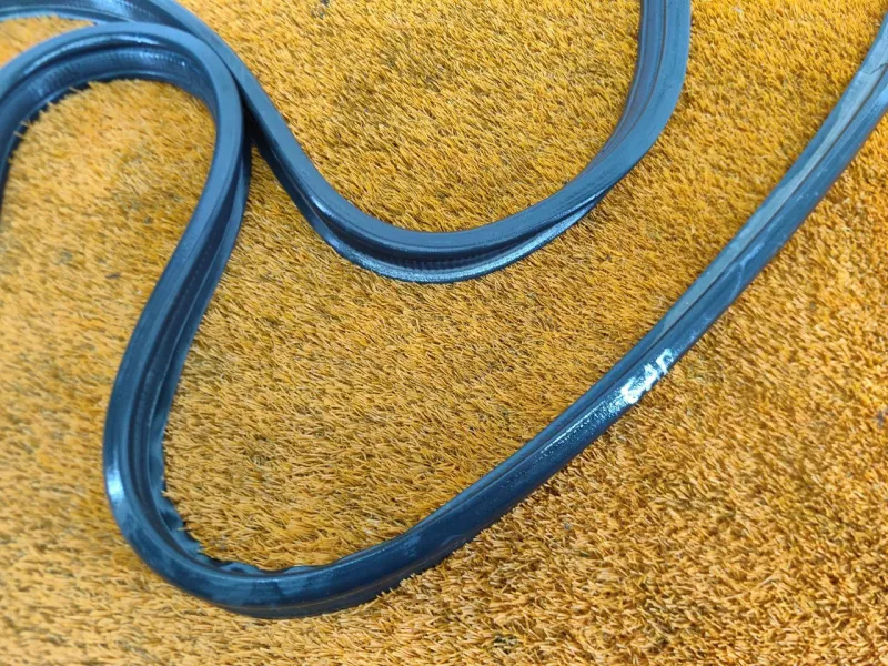 Уплотнитель багажника