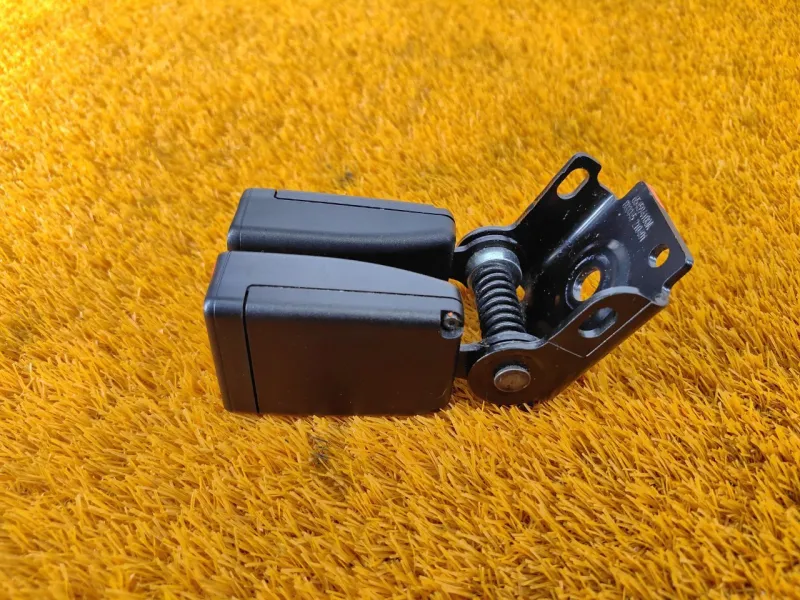 Ответная часть ремня безопасности