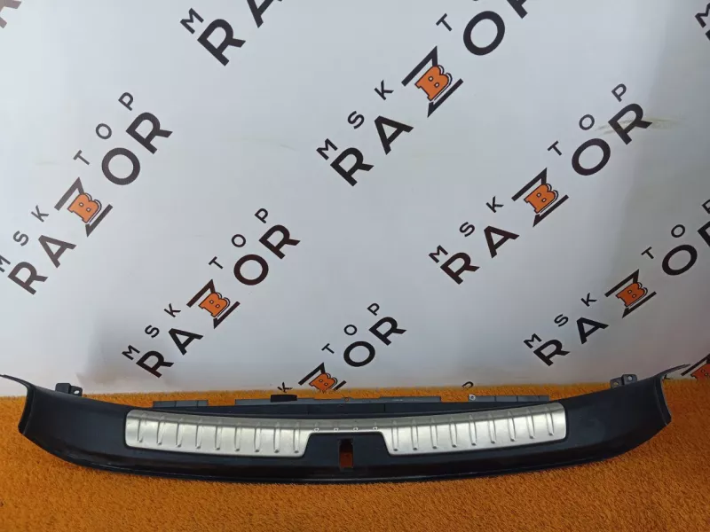 Накладка замка багажника