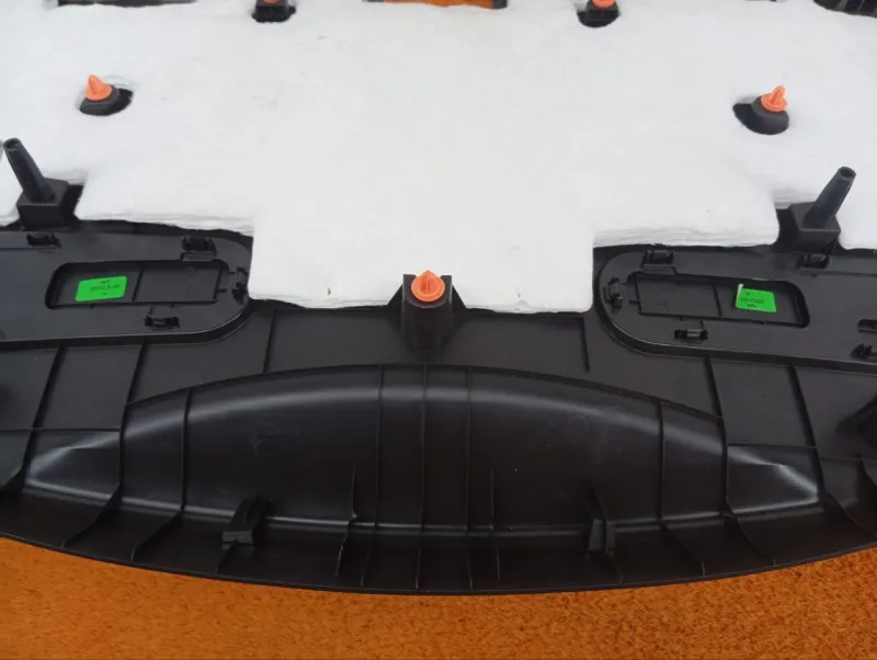 Обшивка крышки багажника