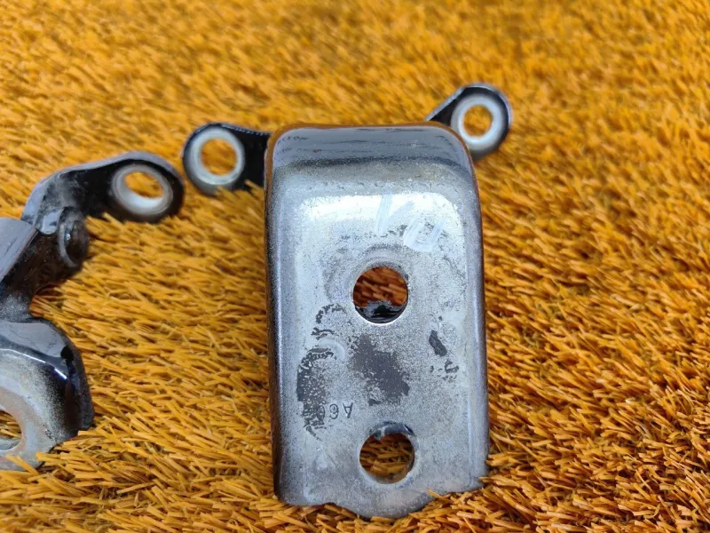 Петля двери