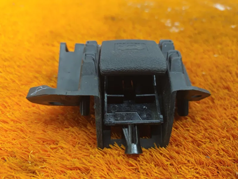 Ручка открывания капота