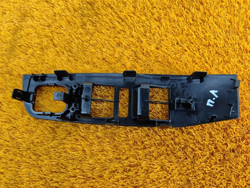 Накладка блока управления стеклоподъемниками