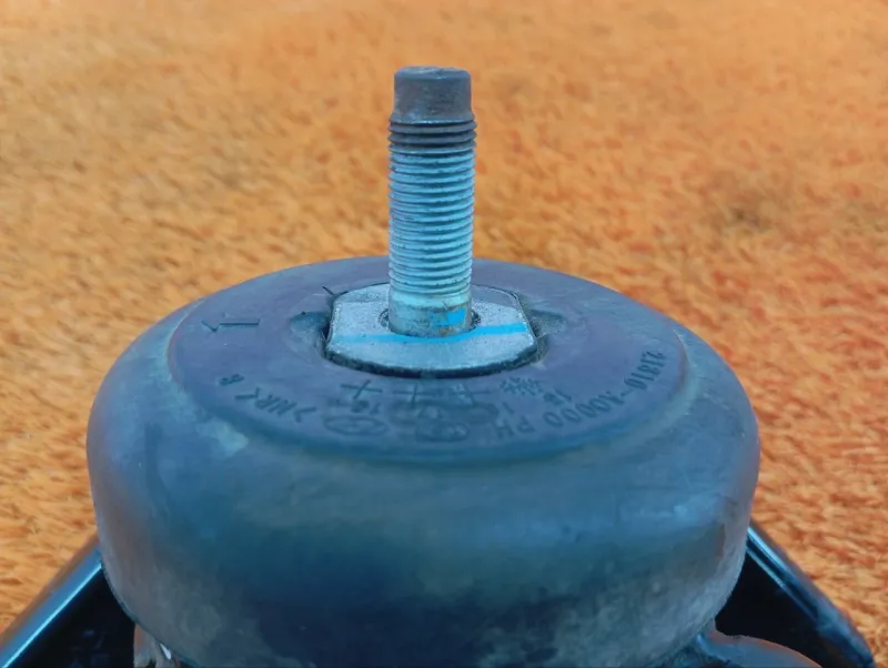 Подушка двигателя