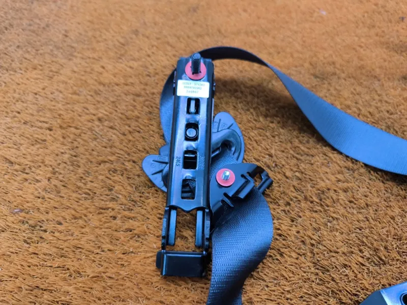 Ремень безопасности