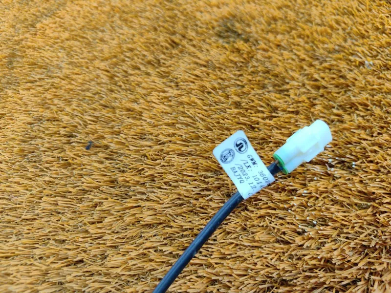 Кнопка открывания багажника