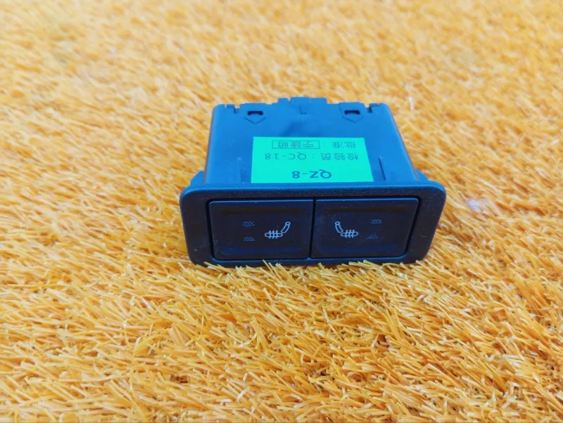 Кнопка обогрева сидений