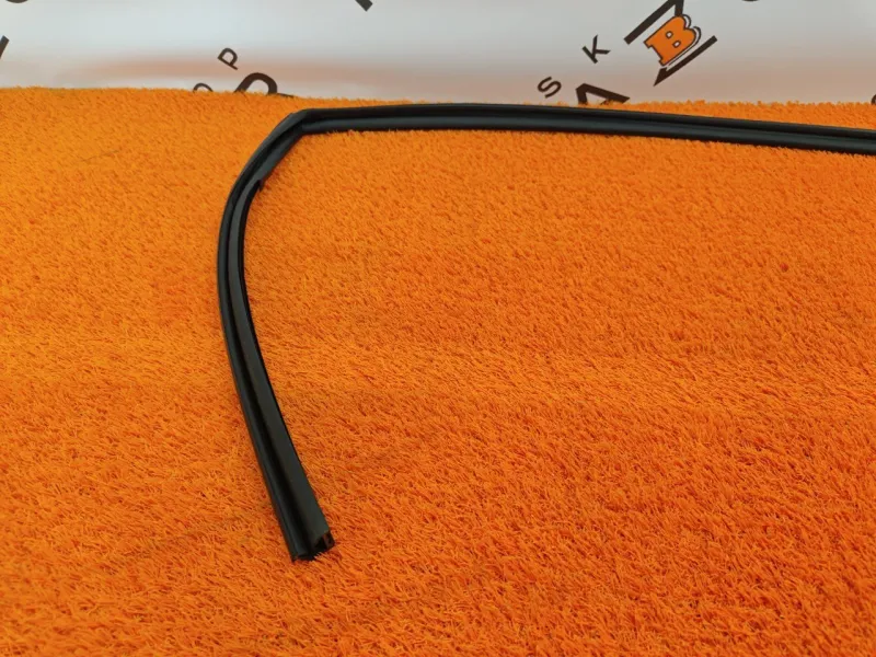 Уплотнитель стекла двери