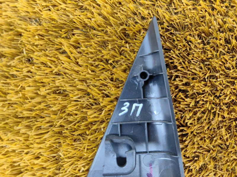 Уголок двери