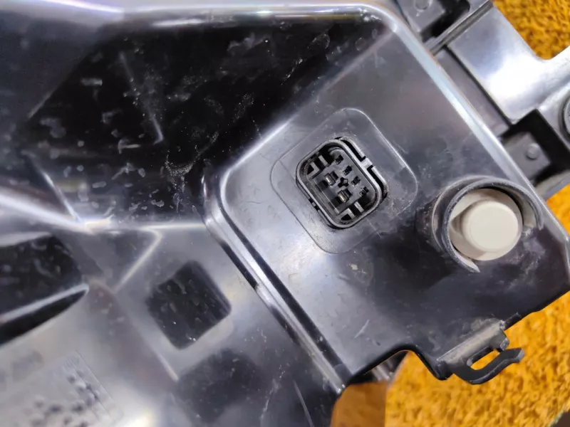 Фонарь задний BMW X1 63217477714 F48, правый