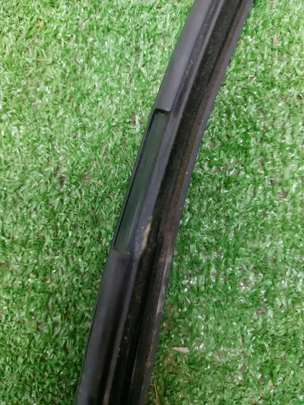 Уплотнитель стекла двери