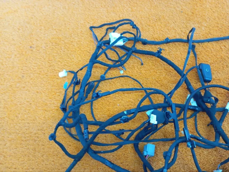 Электропроводка крышки багажника