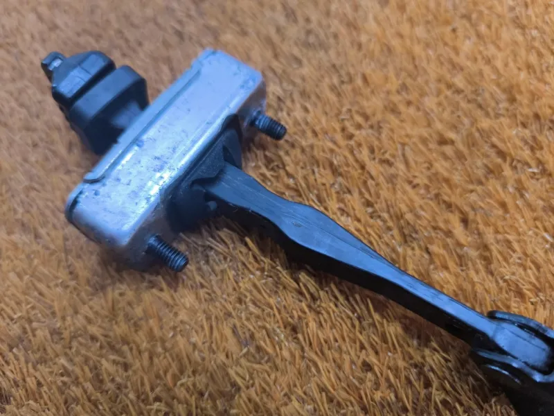 Ограничитель двери