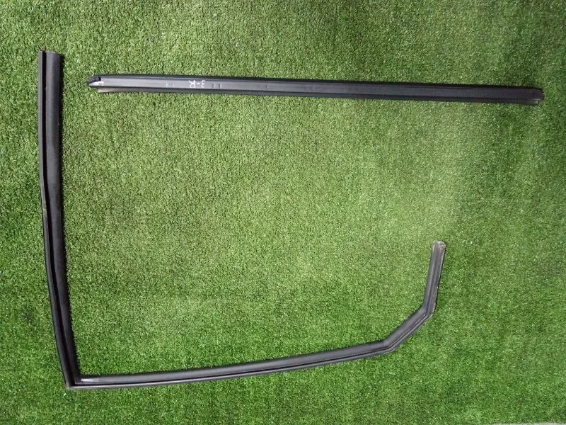 Уплотнитель стекла двери