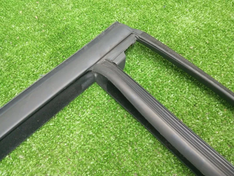 Уплотнитель стекла двери