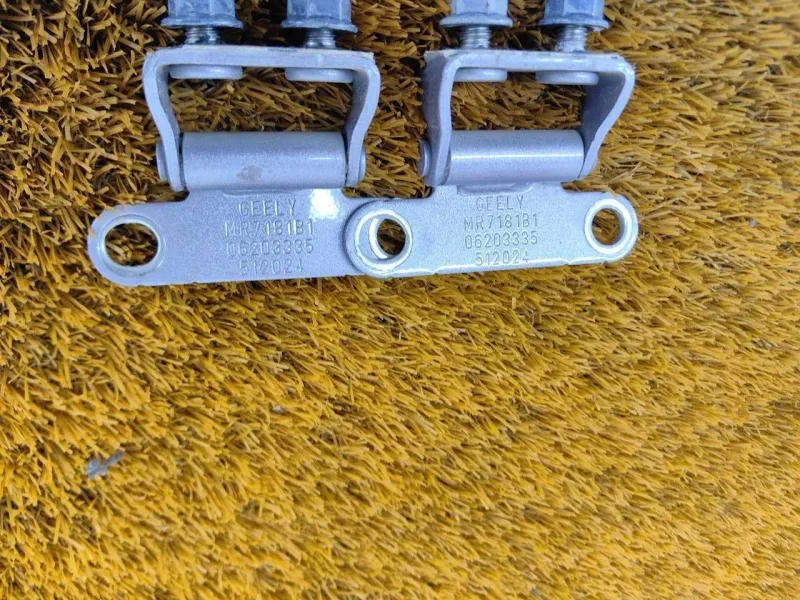 Петля двери багажника