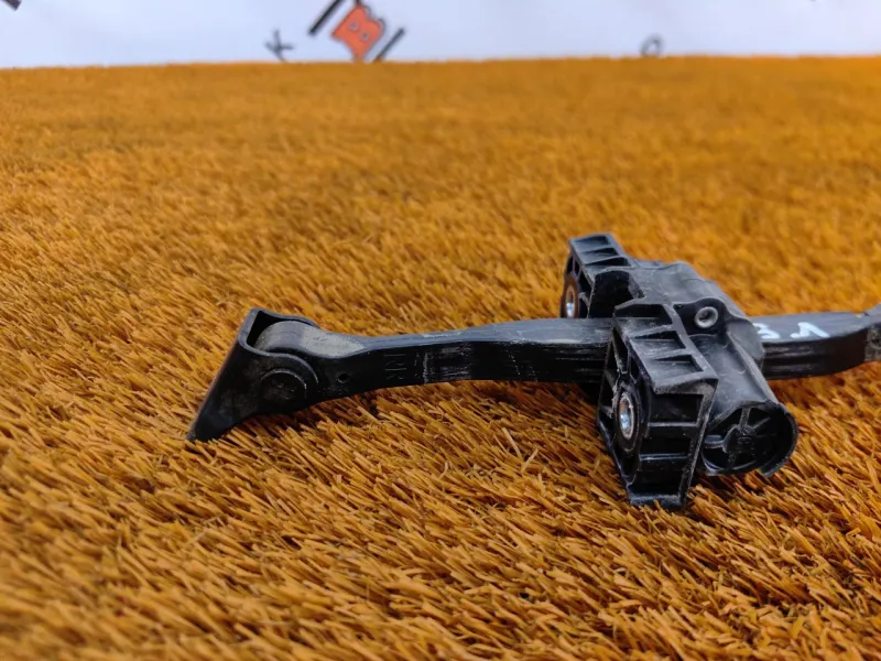 Ограничитель двери