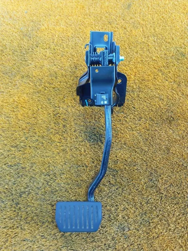 Педаль тормоза