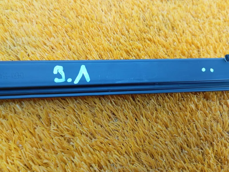 Уплотнитель стекла двери