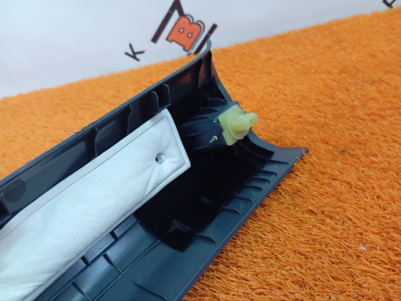 Накладка на стойку кузова