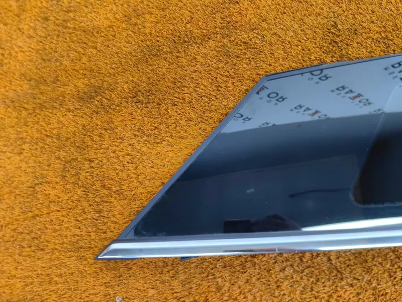 Стекло кузовное глухое