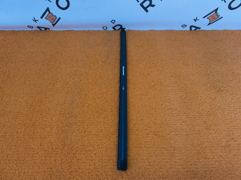 Уплотнитель стекла двери