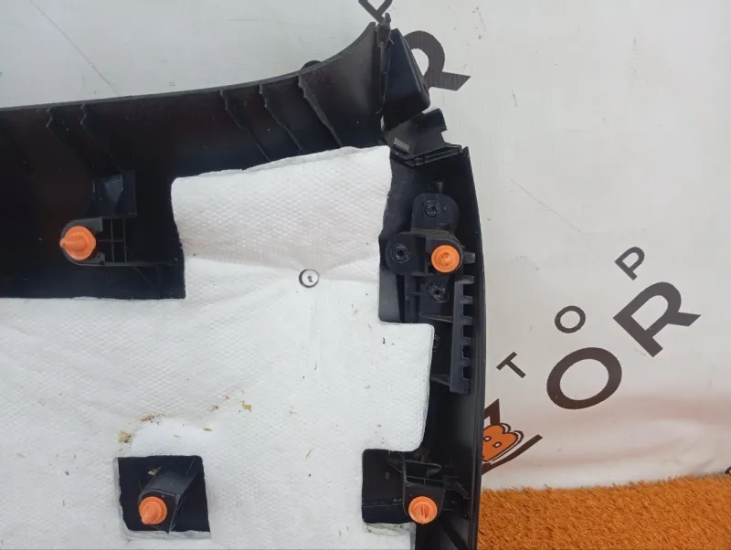 Обшивка двери багажника