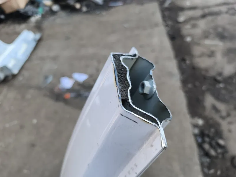 Порог с центральной стойкой