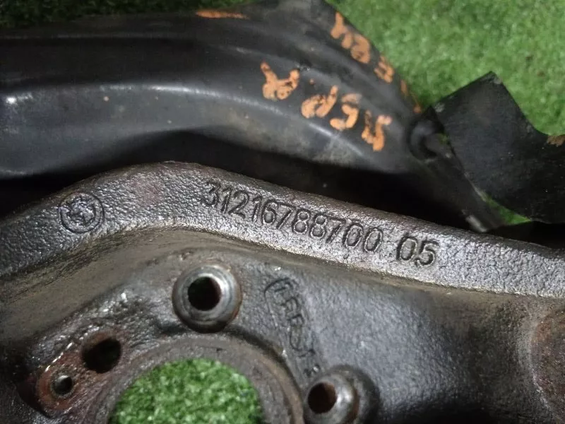 Кулак поворотный