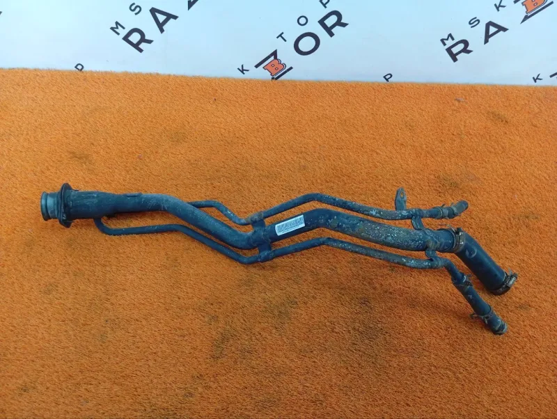 Горловина топливного бака