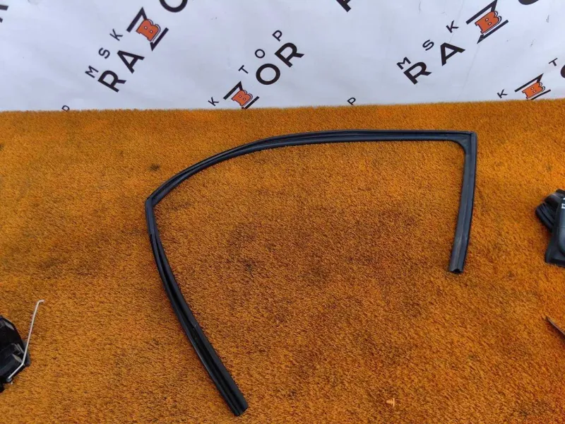 Уплотнитель стекла двери Changan UNI-V 2023 6107111DE01, передний левый