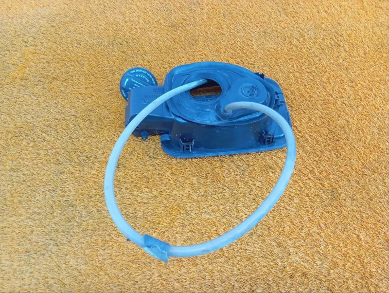 Лючок топливного бака