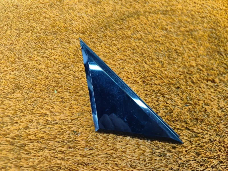 Уголок двери