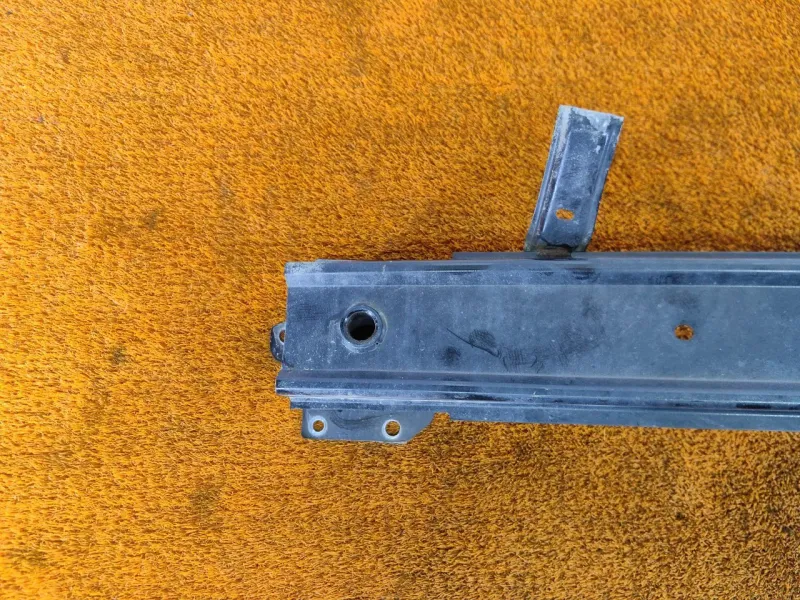 Усилитель бампера