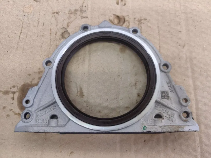 Крышка коленвала