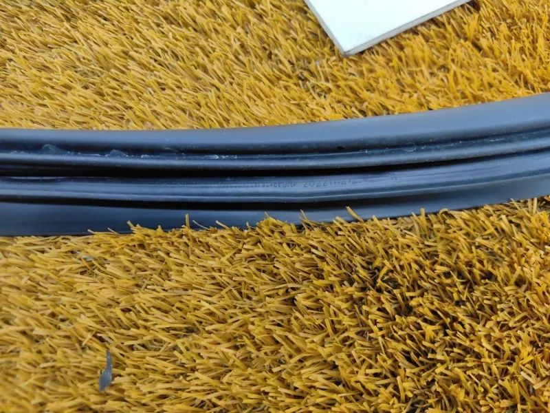 Уплотнитель проема двери