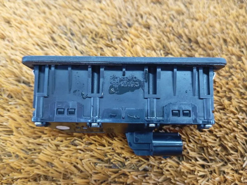 Кнопка багажника