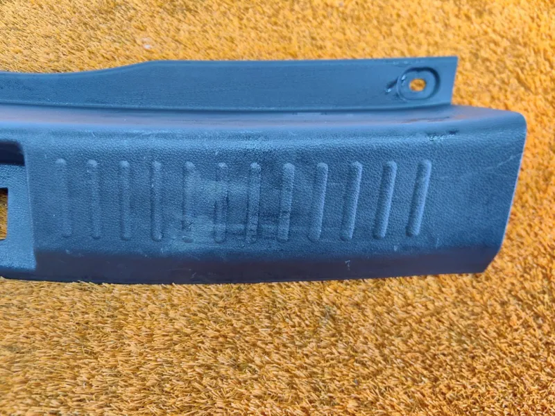 Накладка замка багажника