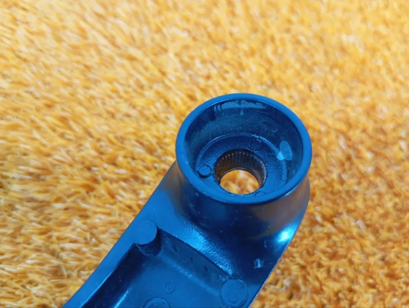 поводок стеклоочистителя