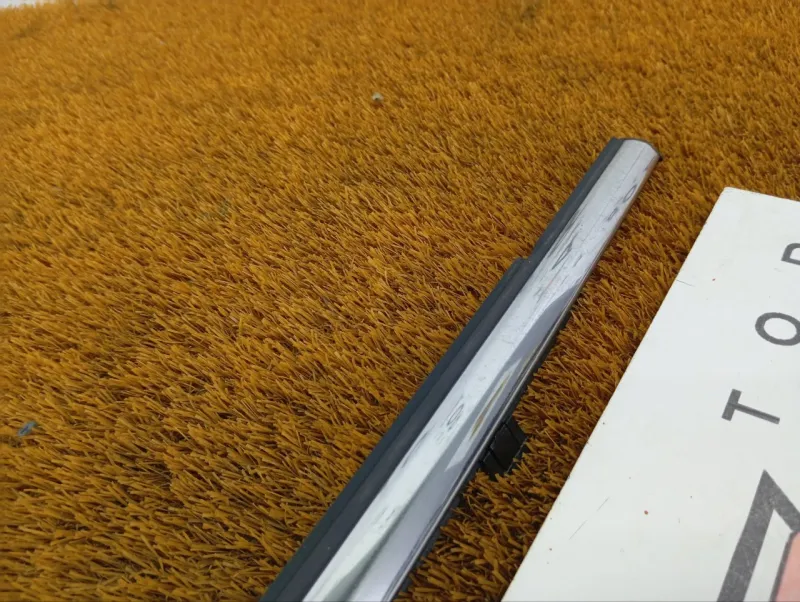 Молдинг стекла