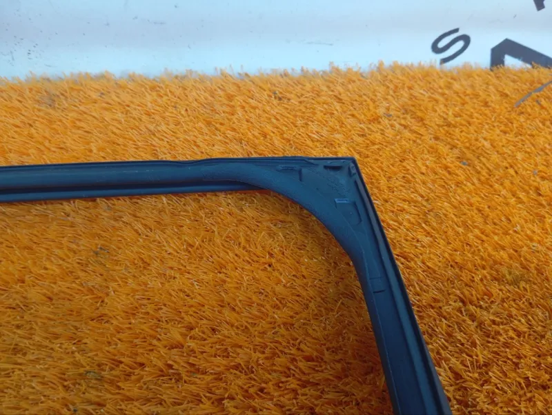 Уплотнитель стекла двери