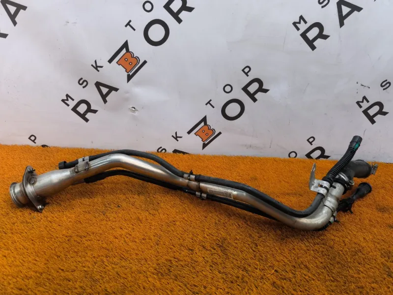 Горловина топливного бака