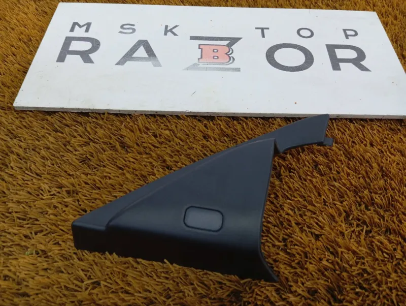 Уголок двери